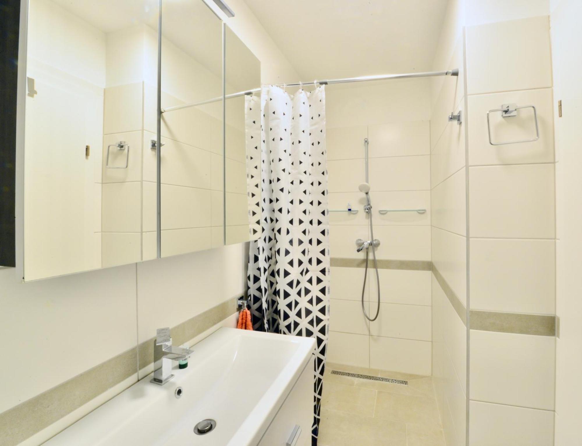 Appartement New With Parking And Metro In Front Of The House à Vienne Extérieur photo
